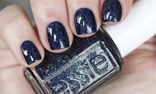 Dark, glittery navy blue nails