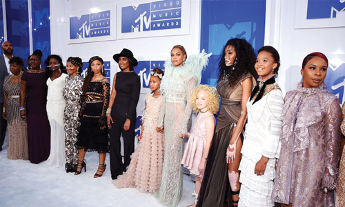  Queen Bey walked down the red carpet with the Lemonade Squad