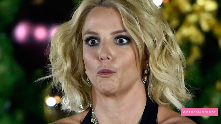 Paparazzo is auctioning off Britney Spears umbrella 